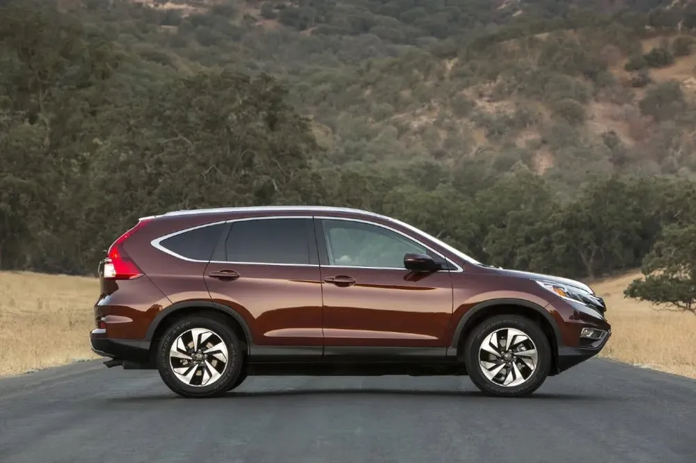 Honda CR-V 2016. Ảnh: Motorbiscuit. Top-5-mau-SUV-nho-gon-da-qua-su-dung-duoi-500-trieu-dong-Honda CR-V 2016.jpg