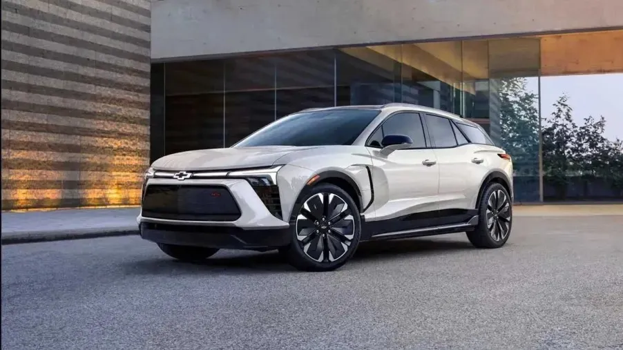 Chevrolet Blazer EV 2024. Ảnh: Motorbiscuit. Diem- danh- 6- mau- SUV- diẹn-moi-ra-mat-vao-nam-2024-Chevrolet Blazer EV.jpg