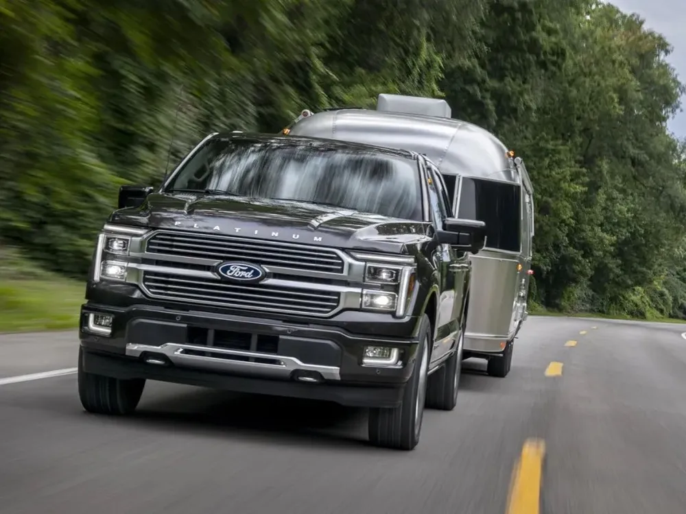 Ford F-150 Hybrid 2024 có giá hơn 1,6 tỉ đồng. Ảnh: Motorbiscuit. Tiet-kiem-chi-phi-voi-5-chiec-xe-ban-tai-hybrid-nam-2023-2024 Ford F-150 Hybrid.jpg