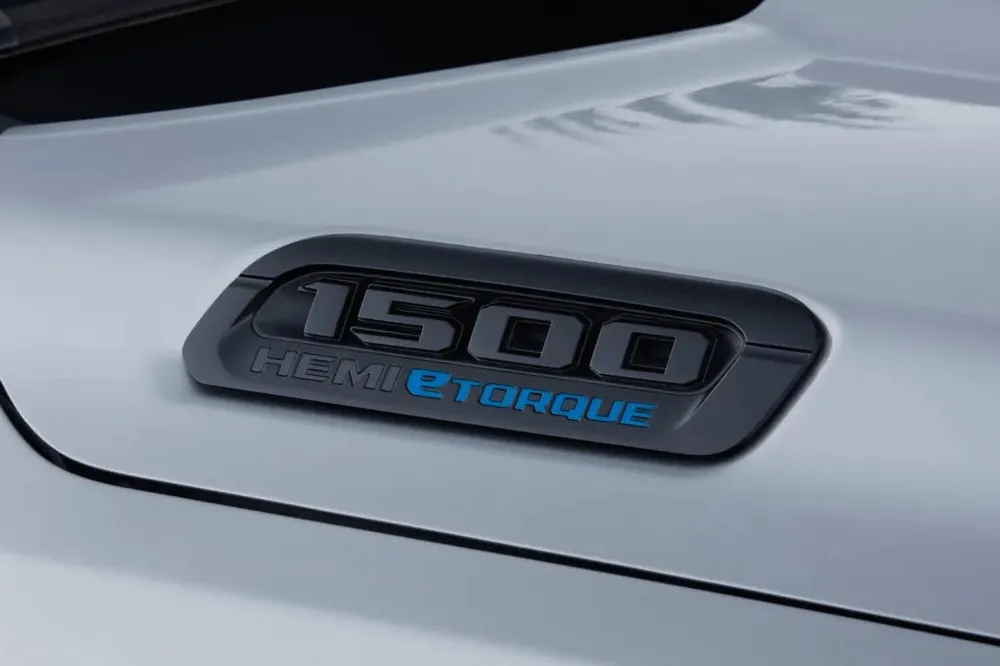 Ram 1500 2024 có giá hơn 1 tỉ đồng. Ảnh: Motorbiscuit. Tiet-kiem-chi-phi-voi-5-chiec-xe-ban-tai-hybrid-nam-2023-2024 Ram 1500.jpg