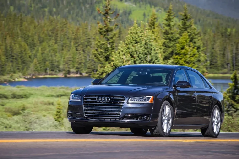 Top-5-mau-xe-sang-da-qua-su-dung-duoi-500-trieu-dong-Audi a8 2015.jpg