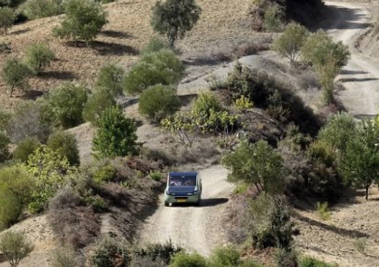 Ngo- ngang -xe- chay -bang- nang- luong- mat-troi-voi-pham-vi 1.000 km-2pg.jpg