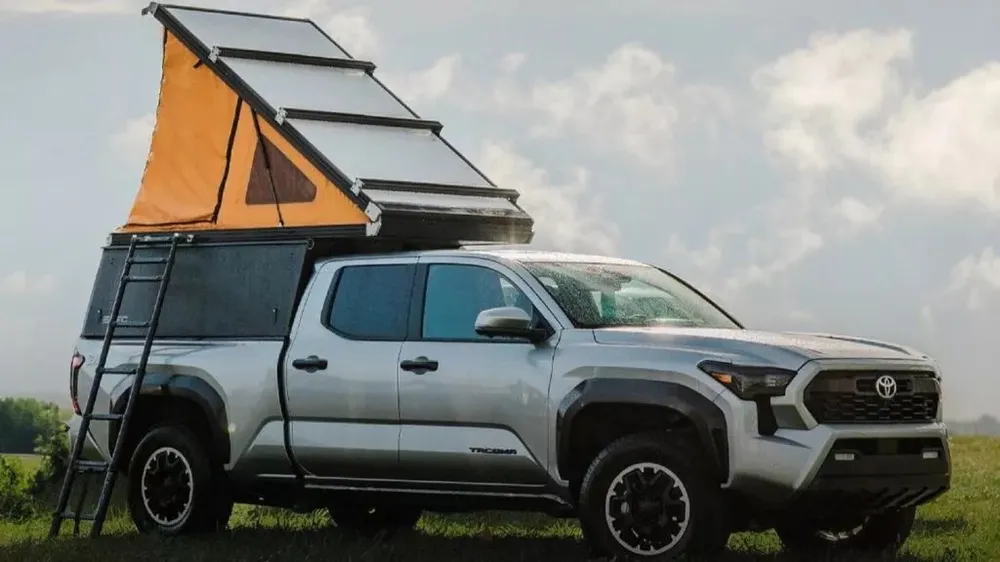 Toyota Tacoma 2024 có xe cắm trại bật lên với giá khởi điểm 190 triệu đồng. Ảnh: GFC. Toyota -Tacoma- 2024- co- xe- cam- traibat-len-voi-gia-khoi-diem-190 trieu-dong.jpg