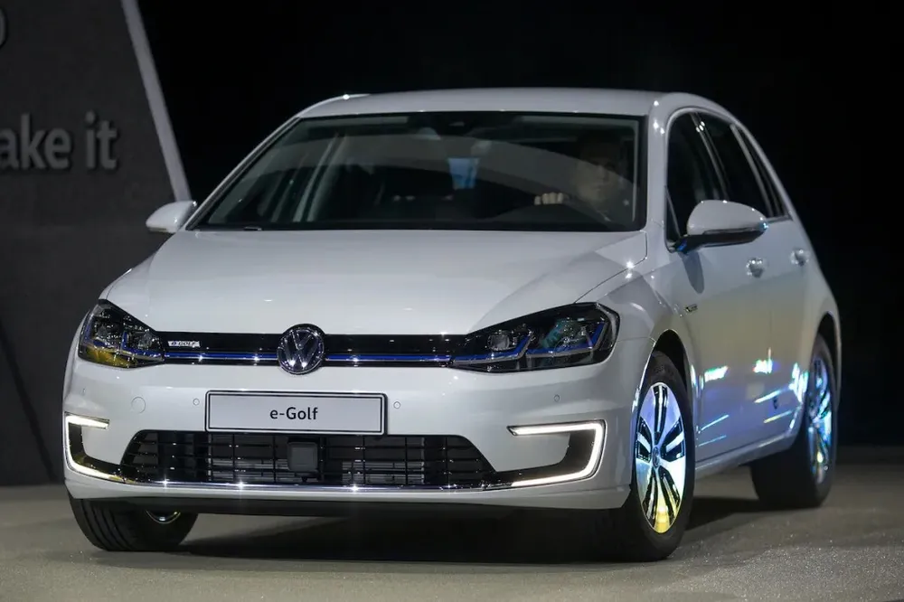 Volkswagen e-Golf 2015. Ảnh: Motorbiscuit. Top-5-oto-dien-da-qua-su-dung-duoi-370-trieu-dong-Volkswagen e-Golf 2015.jpg