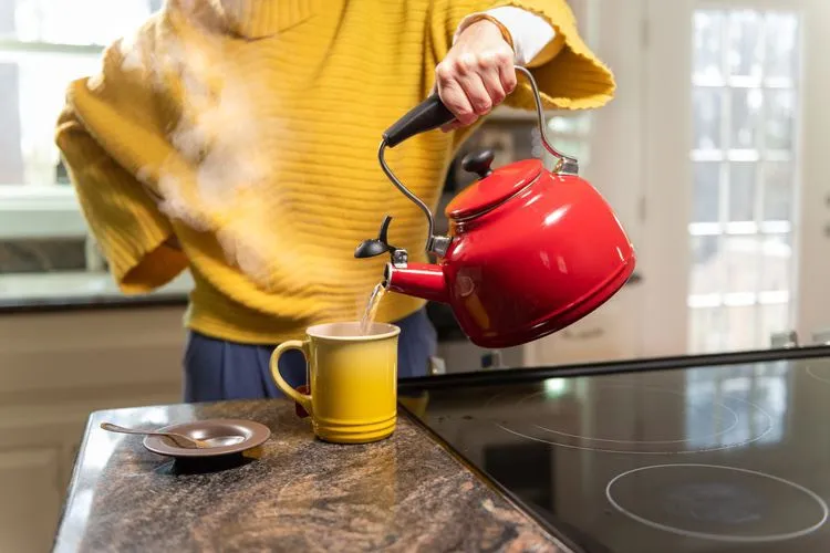 Hàng ngày bạn uống một tách trà đen có thể giúp cải thiện lượng đường trong máu và giảm nguy cơ mắc bệnh tiểu đường. Ảnh: HÌNH ẢNH GETTY / FERRANTRAIT. Uong- tra-den-hang- ngay -chuyen- gi- se- xay- ra.jpg