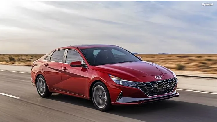 Huyndai Elantra có giá khởi điểm 21.475 USD (khoảng 524 triệu đồng). Ảnh: Topspeed. Top-mau-xe-o-to-tienj-nghi-gia-re-và tiet-kiem-nhieu-lieu-Huyndai Elantra.JPG
