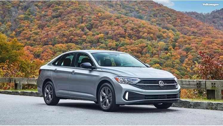 Volkswagen Jetta có giá khởi điểm 21.435 USD (khoảng 523 triệu đồng). Ảnh: Topspeed. Top-mau-xe-o-to-tienj-nghi-gia-re-và tiet-kiem-nhieu-lieu-Volkswagen Jetta .JPG