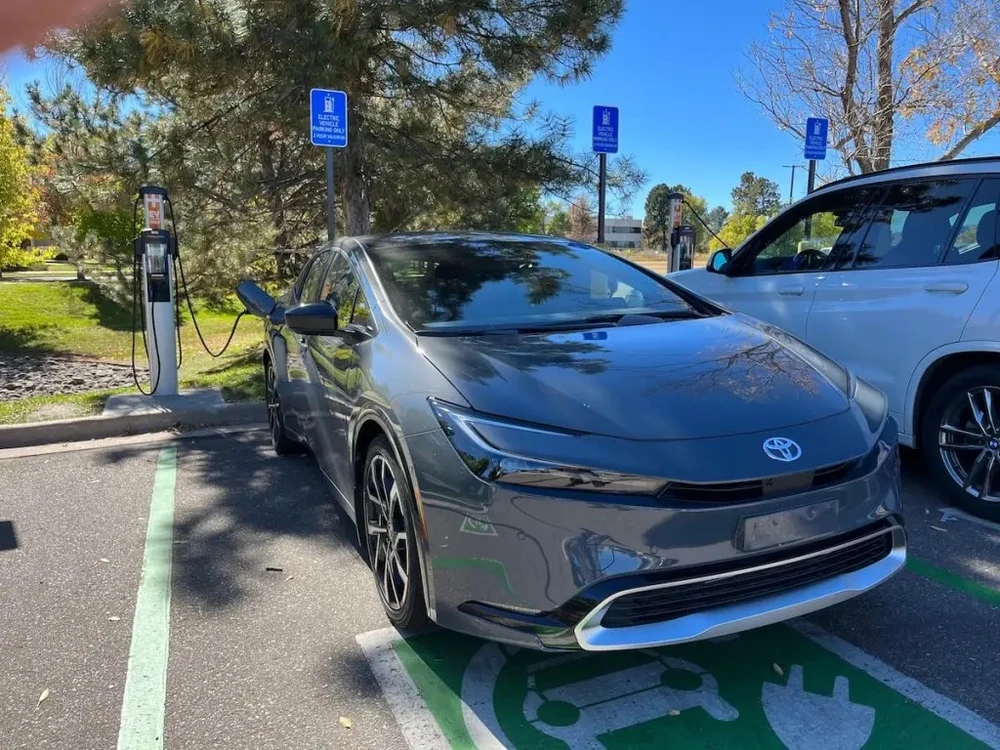 Toyota Prius Prime 2023. Ảnh: Motorbiscuit. 7- thach- thuc- cua -viec -so- huu -xe -hybrid-4.jpg
