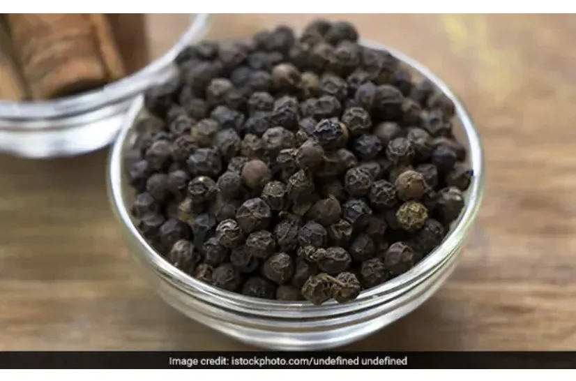 Hạt tiêu đen giúp tăng cường khả năng miễn dịch một cách tự nhiên. Ảnh: Istock. Thuc-pham-re-tien,dẽ-kiem-giup-tang-cuong-mien-dịch- trong mua-dong-tieu.jpg