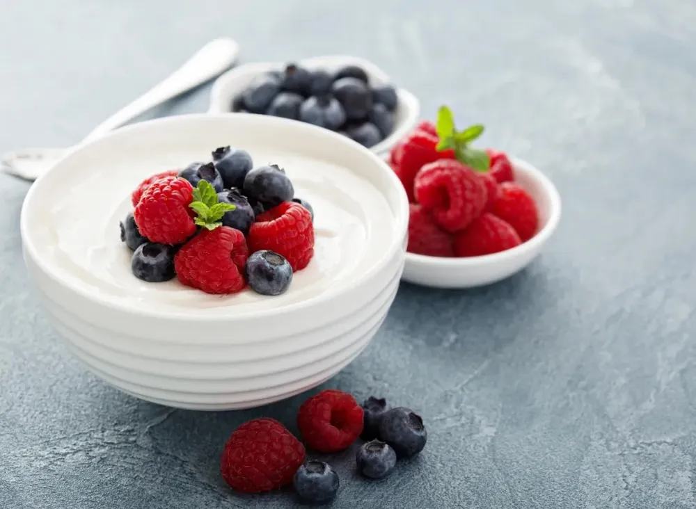Ăn nhẹ các loại hạt như hạnh nhân và quả óc chó rất giàu chất béo và protein lành mạnh, hỗ trợ kiểm soát sự thèm ăn và trao đổi chất. Ảnh: Shutterstock. 8- cach -de-tang-cuong-trao-doi-chat-va-dot-chay-chat-beo-tu-nhien-3.jpg