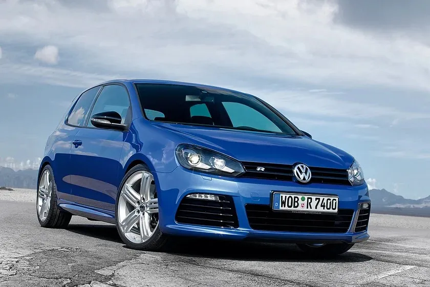 5- mau- hatchback- cuc -hot- voi- gia-duoi- 500 -trieu-dong-Volkswagen Golf GTI & Golf R Mk6.jpg