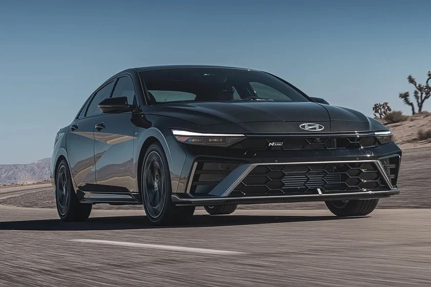 Mau-o-to-tot-nhat-nam-2024-voi-gia-duoi-750-trieu-dong-Huyndai Elantra.jpg