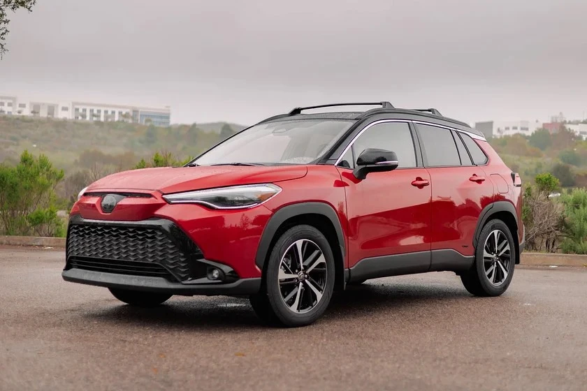 Mau-o-to-tot-nhat-nam-2024-voi-gia-duoi-750-trieu-dong- Toyota Corolla Cross .jpg