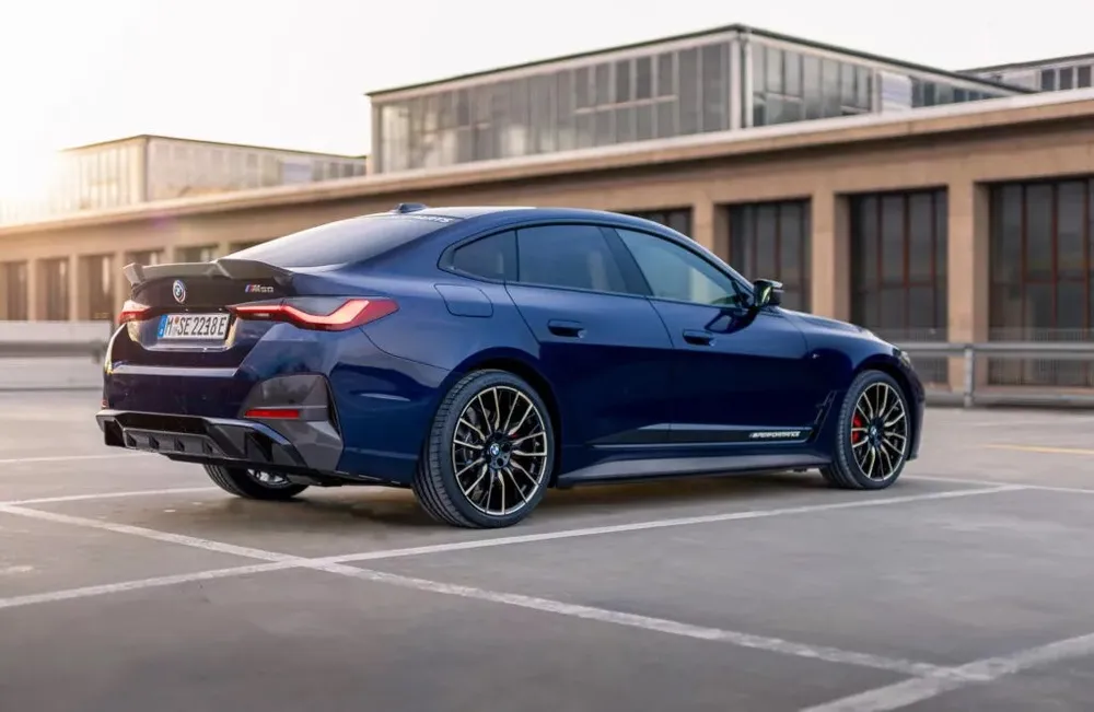 Pin- the-he-thu-6-cua- BMW-se-vuot-xa-Tesla -mot-buoc-1.jpg