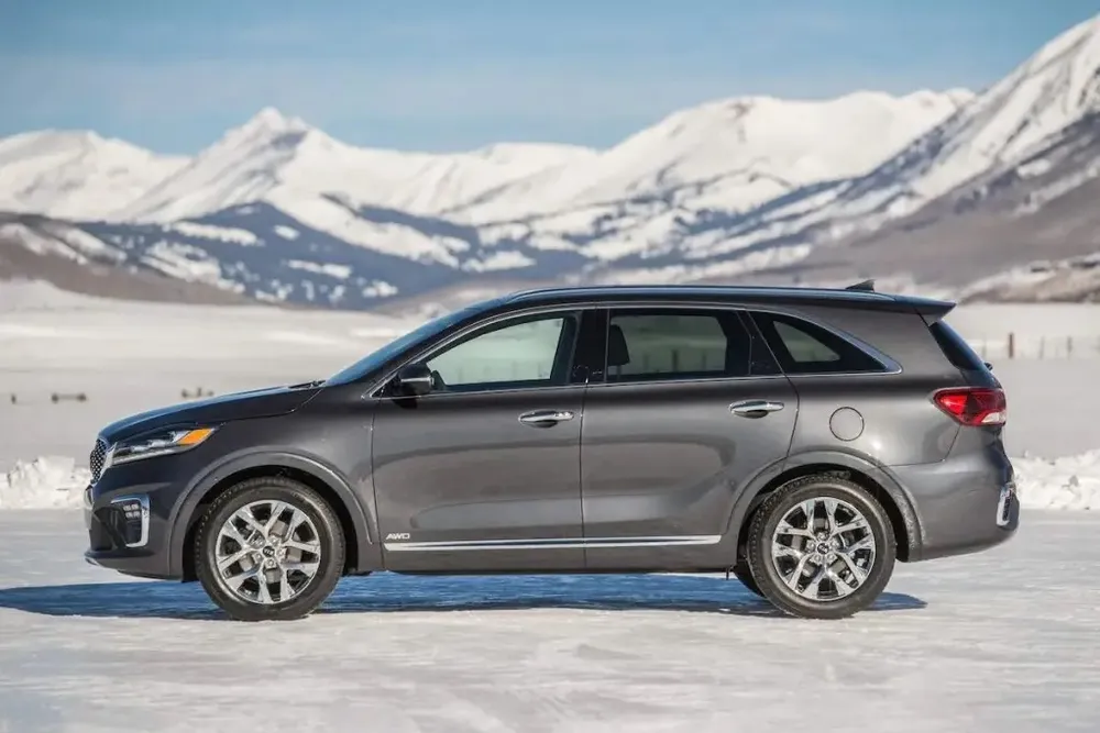 Kia Sorento 2019. Ảnh: Motorbiscuit. Top- 4 -mau- Kia -Sorento -da- qua-su- dụng-tu-gan- 300 -trieu-dong-2019.jpg