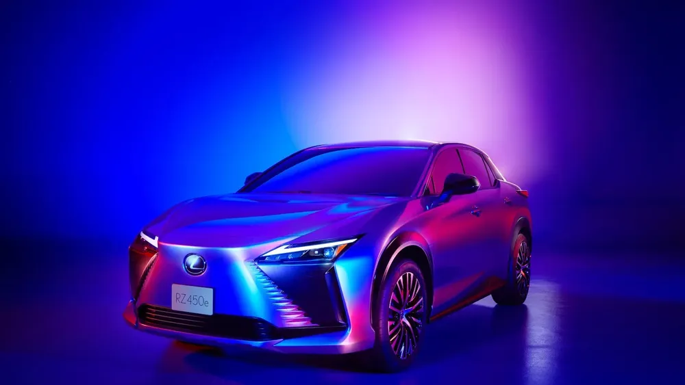 Day-la-3-mau-xe-dien-dat-uu-tien-an-toan-len-hang-dau-Lexus RZ 2023.jpg