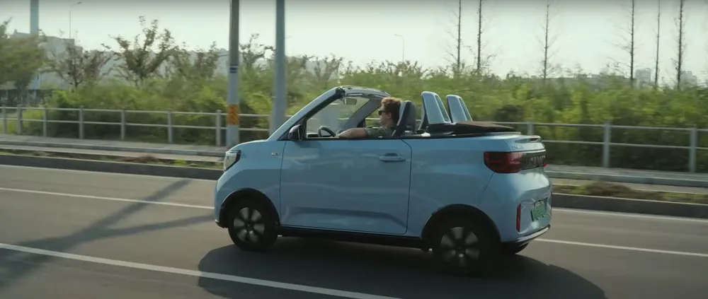 Chiem -nguong -chiec-xe-dien-mui-tran-do-trung-quoc-san-xuat-chi- 342 trieu-dong-3.jpg