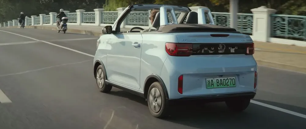 Chiem -nguong -chiec-xe-dien-mui-tran-do-trung-quoc-san-xuat-chi- 342 trieu-dong-4.jpg