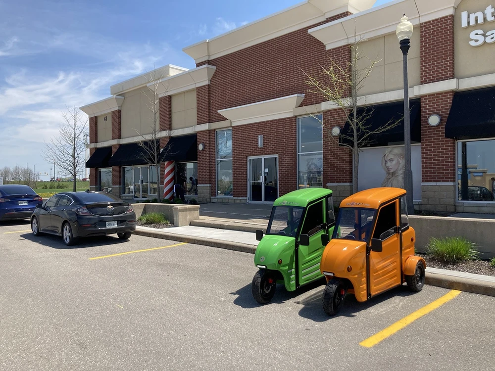 Gap -go-xe- ba- banh- chay-dien-trong-giong-nhu-oto-2.jpg