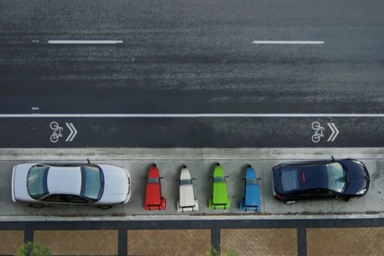 Gap -go-xe- ba- banh- chay-dien-trong-giong-nhu-oto-6.jpg