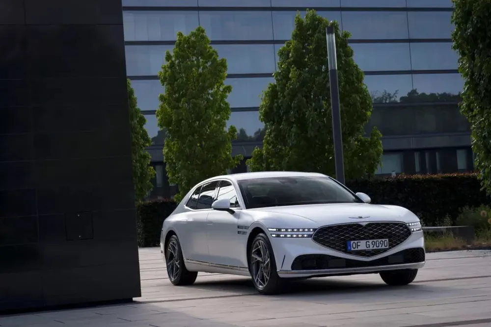 Doc-dao- Genesis -G90- co-mui- xe-vo-so-lon-nhat-the-gioi-2.jpg