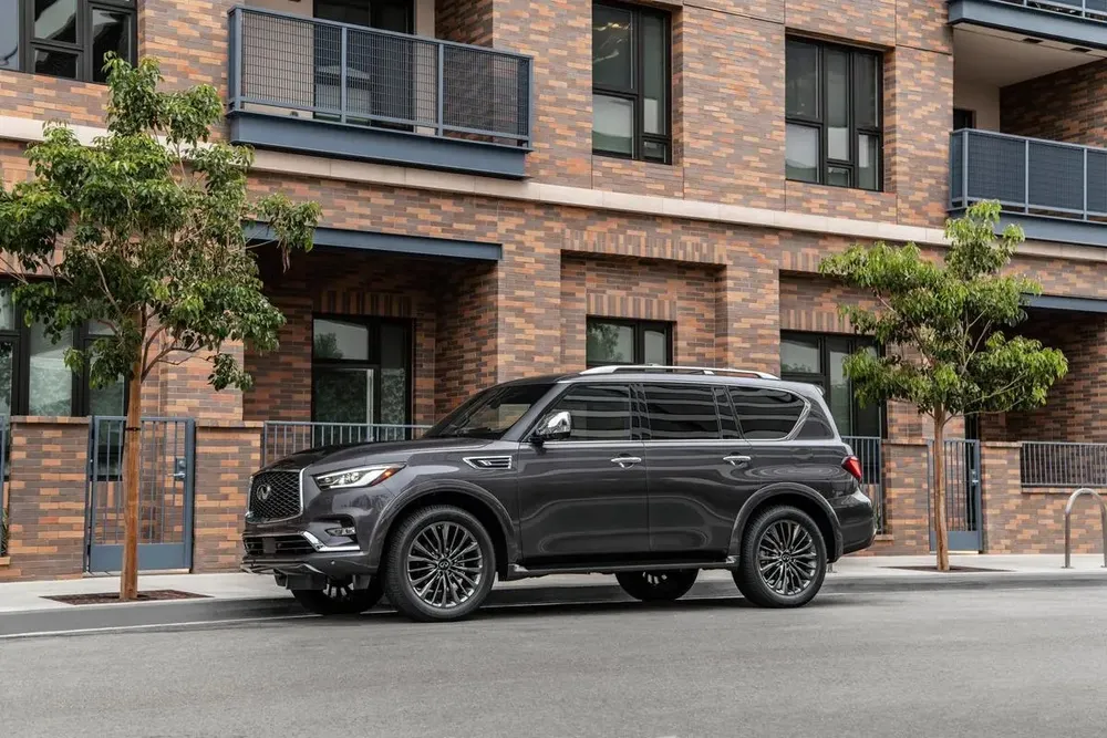 INFINITI QX80 2023. Ảnh: Motorbiscuit. Day-la-mau- SUV-co-muc-khau-hao-khung-khiep-trong-nam-2023.jpg