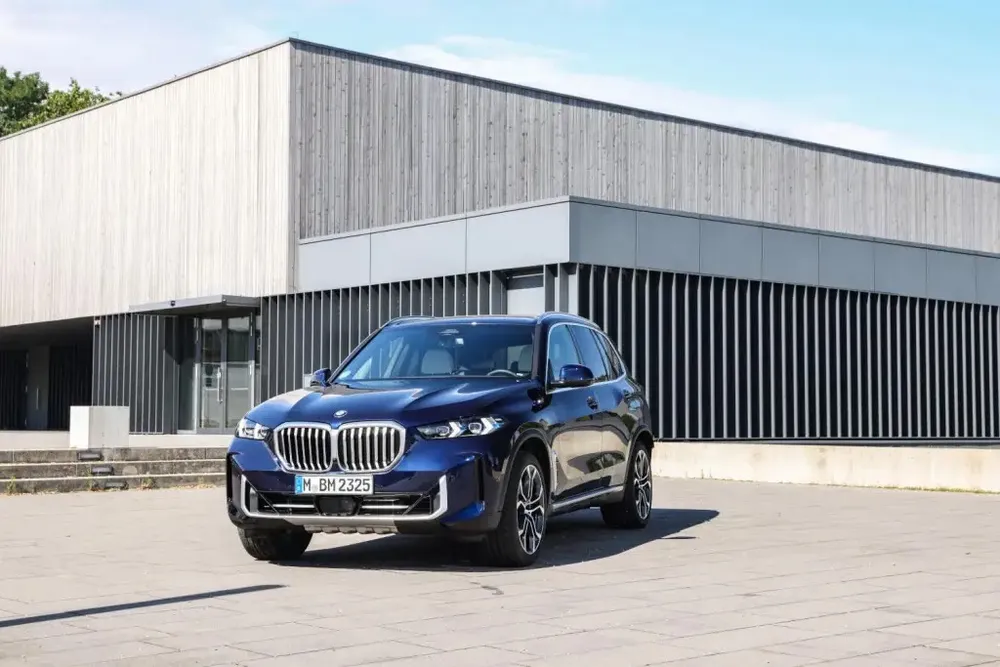 BMW X5 xDrive30d. Ảnh: Motorbiscuit. Day-la-mau- SUV-co-muc-khau-hao-khung-khiep-trong-nam-2023-BMW X5.jpg