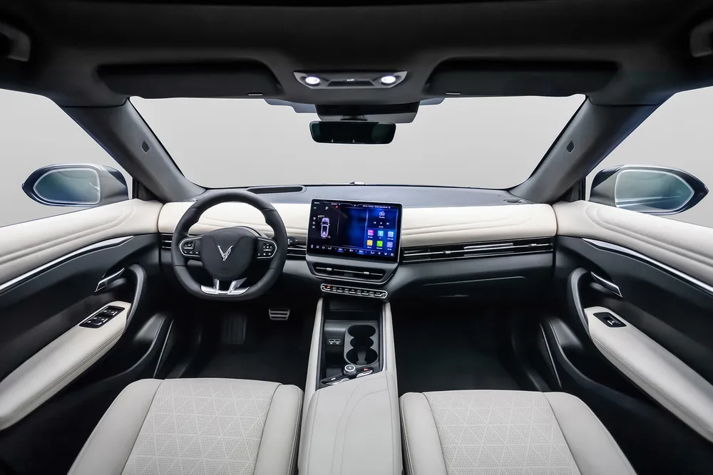 Vinfast chính thức ra mắt VF 7 .jpg