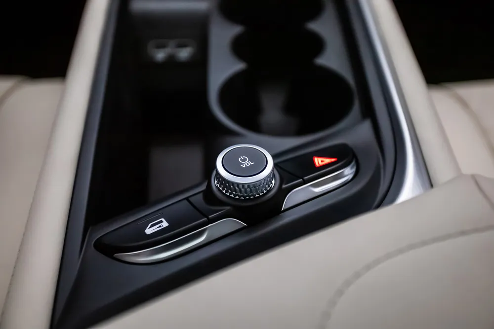 Vinfast chính thức ra mắt VF 7 .jpg