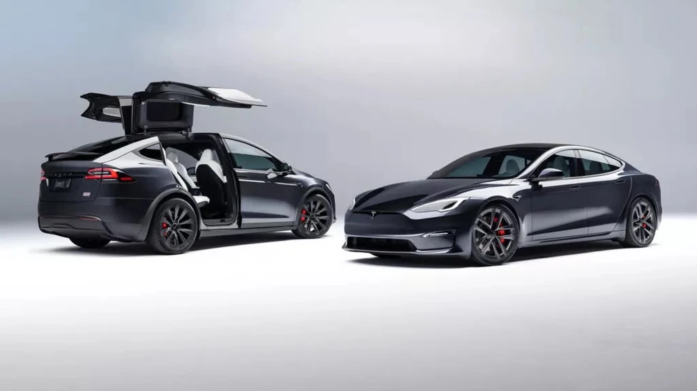 Tesla cũng đã giảm giá nhiều mẫu xe Model S trong kho của mình và có chiếc giảm giá hơn 5.000 USD (tương đương 122 triệu đồng). Ảnh: Carcoops. Tesla tiếp tục giảm 73 triệu đồng cho tất cả xe mới và cũ.jpg