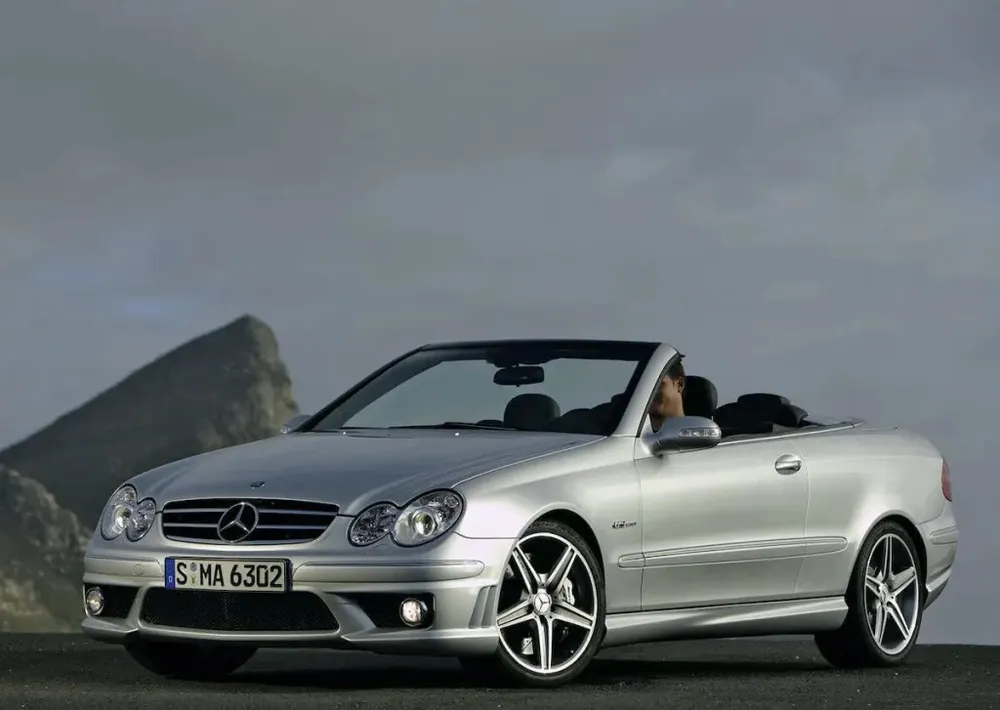 Mercedes-Benz CLK 2006 có thể là một lựa chọn thú vị khi chọn ô tô cũ có giá thân thiện. Ảnh: Motorbiscuit. 'Tậu' ngay 5 ô tô cũ siêu rẻ với giá dưới 250 triệu đồng.jpg