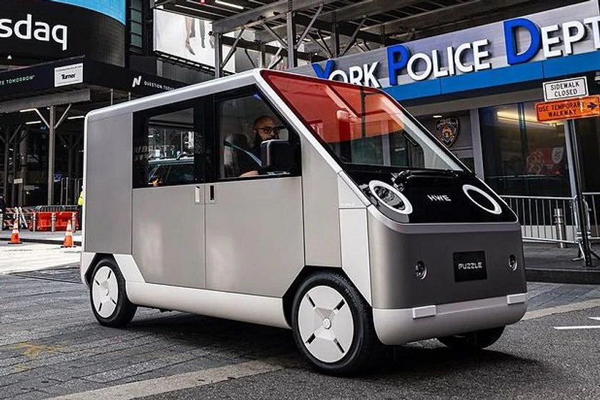 Khám phá chiếc xe điện chạy bằng năng lượng mặt trời của Nhật Bản.jpg