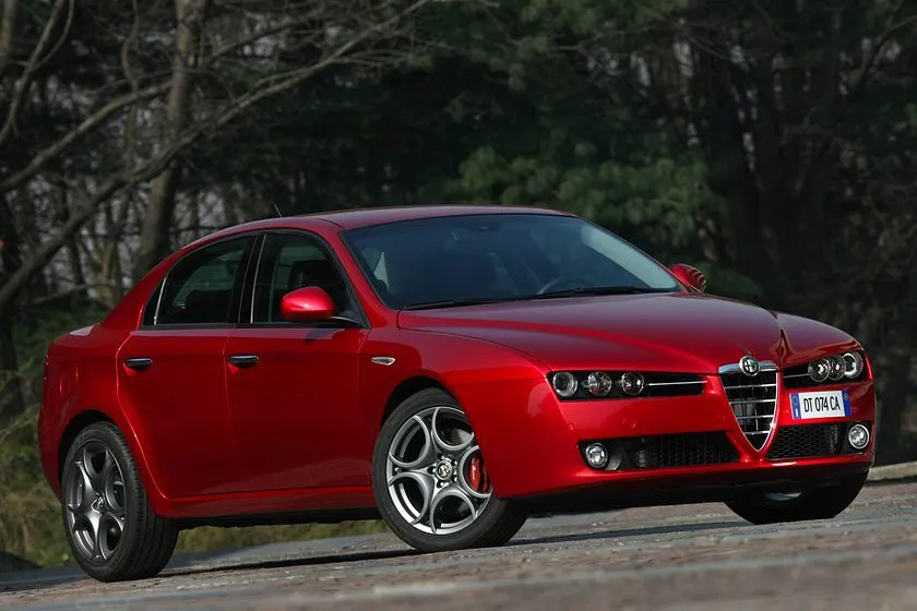 Top mẫu sedan tuyệt đẹp mà bạn có thể mua đi chơi tết.jpg