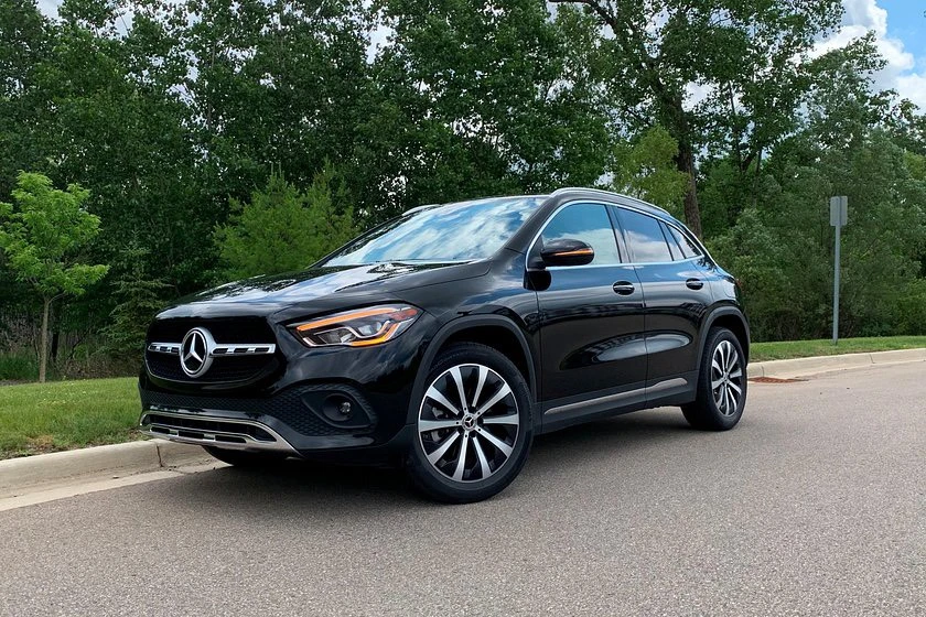 Mẫu xe sang Mercedes-Benz GLA-Class có giá 37.500 USD (khoảng 915 triệu đồng). Ảnh: Carbuzz. Một số mẫu xe sang giá cả phải chăng nên mua.jpg