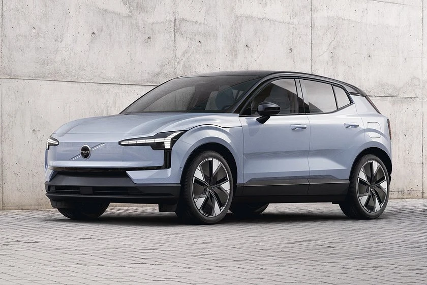 Mẫu xe sang Volvo EX30 có giá 34.950 USD (khoảng 853 triệu đồng). Ảnh: Carbuzz. Một số mẫu xe sang giá cả phải chăng nên mua.jpg