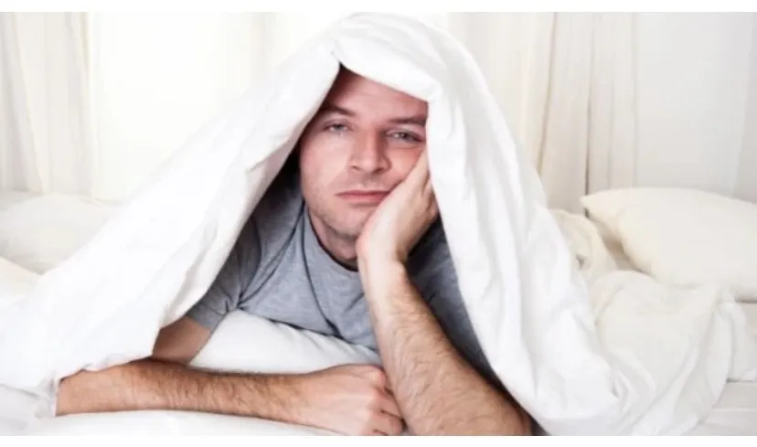 Mất ngủ mãn tính do ngủ muộn có thể làm giảm chất lượng cuộc sống. Ảnh: Istock. Chuyện gì sẽ xảy ra với sức khỏe nếu bạn thường xuyên ngủ muộn.jpg