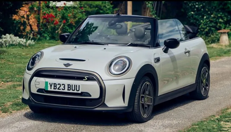 Những chiếc ô tô điện mui trần bạn có thể mua.jpg