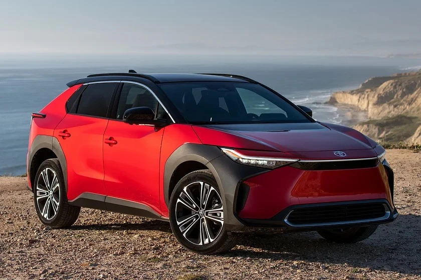 Toyota bZ4X 2024 nhận được nhiều tiện ích và tính năng sạc hơn.jpg