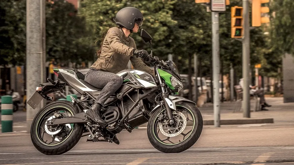 Những chiếc xe máy điện này phù hợp cho người mới bắt đầu.jpg