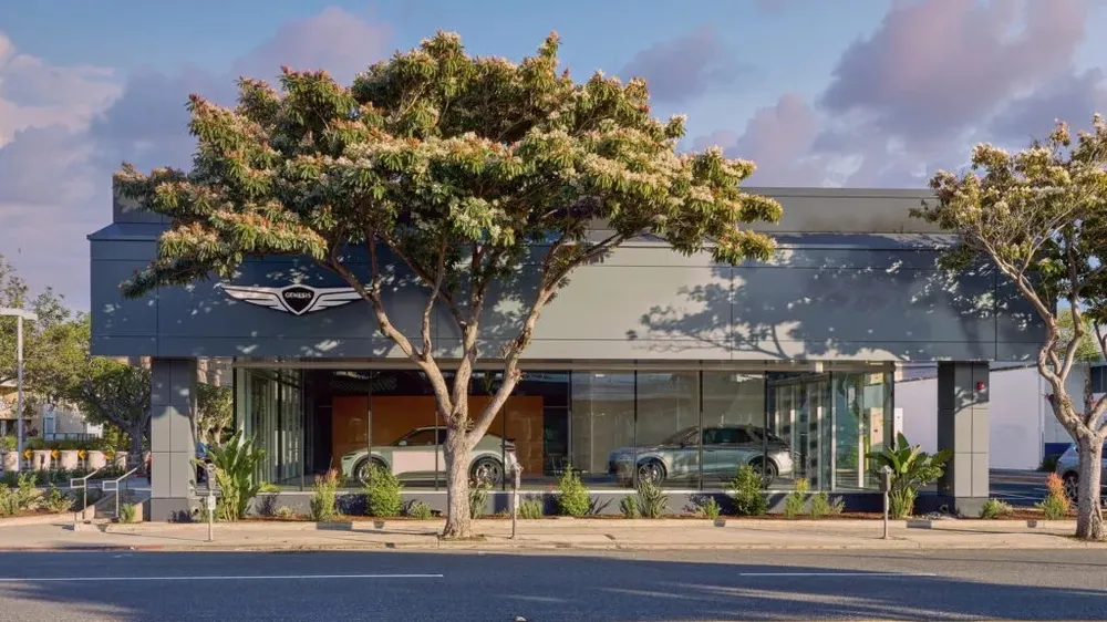 Giá ô tô mới giảm 3,5% trong tháng 1.jpg