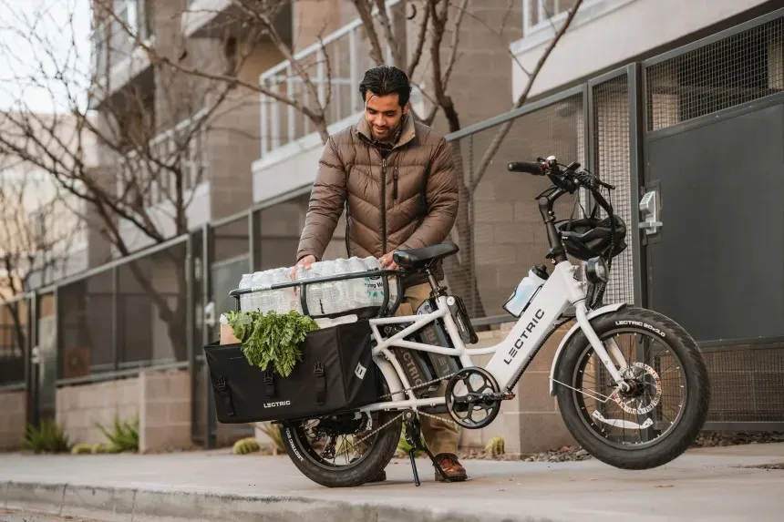 Xe đạp điện có hai phiên bản. Ảnh: Lectric eBikes. Một số xe đạp điện tiện ích và chở hàng bạn có thể mua vào năm 2024.jpg