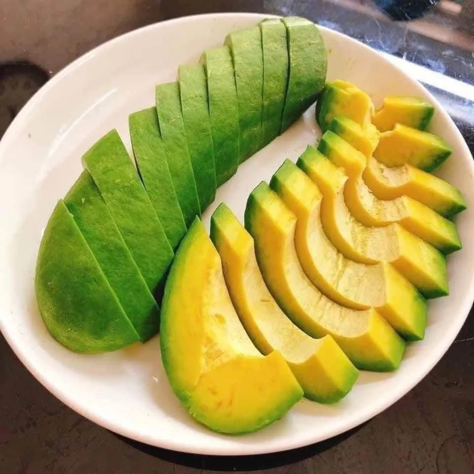 Ăn trái bơ không chỉ giàu dinh dưỡng mà rất nhiều lợi ích cho sức khỏe tổng thể.jpg