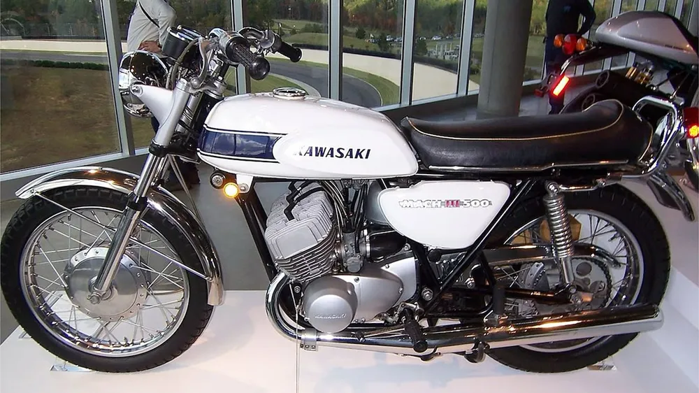 Mô tô cổ điển được thiết lập của động cơ ba thì. Ảnh: Kawasaki. Chiêm ngưỡng những chiếc mô tô cổ điển của Kawasaki .jpg