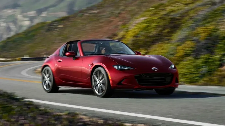 Mazda MX-5 RF mui trần cứng 2024. Ảnh: Mazda. 4 chiếc xe mui trần cứng tốt nhất bạn có thể mua vào năm 2024.jpg