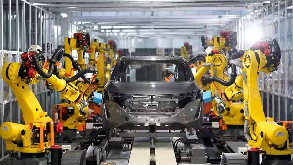 Nissan đang học theo cách của Tesla là sử dụng phương pháp gigacasting vào quy trình sản xuất các bộ phận xe điện và trong tương lai xe điện sẽ rẻ hơn. Ảnh: Nissan. Nissan sử dụng phương pháp Gigacasting để làm cho xe điện rẻ hơn.jpg
