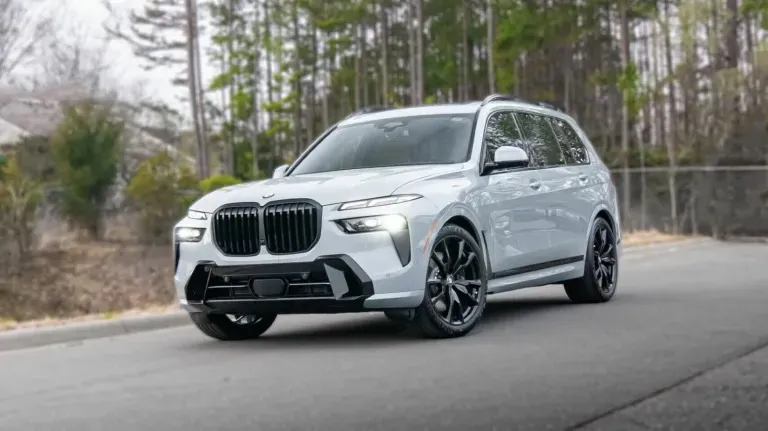 SUV BMW X7 2024. Ảnh: BMW. Đây là những SUV 3 hàng ghế tốt nhất cho mọi gia đình.jpg