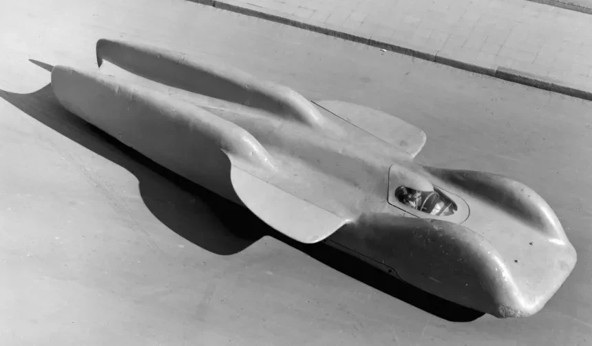 Chiêm ngưỡng 5 mẫu xe ô tô lấy cảm hứng từ máy bay ấn tượng.jpg