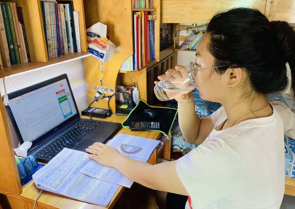 Nên uống nước trước, trong hay sau bữa ăn?.jpg