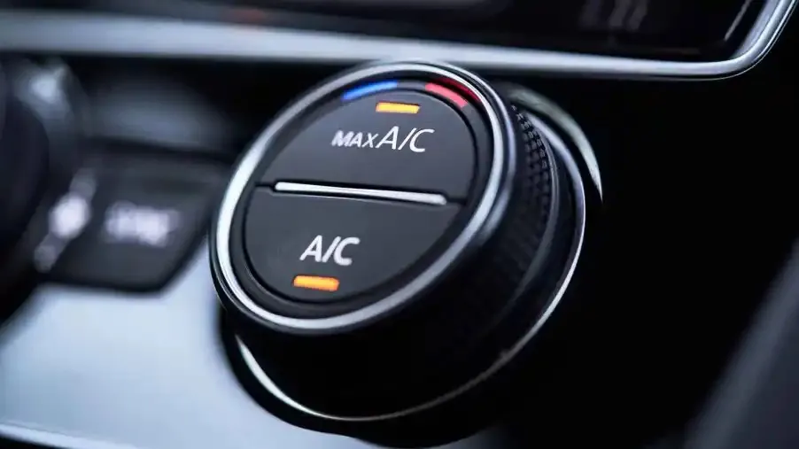 Một công ty tư vấn toàn cầu đã cảnh báo ngành công nghiệp ô tô không nên tiếp tục sử dụng chất làm mát không khí trong cabin ô tô do chứa nhiều PFA. Ảnh: Motorbiscuit. Các nhà sản xuất ô tô nên loại bỏ ‘Hóa chất vĩnh viễn’ trong hệ thống điều hòa ô tô.jpg
