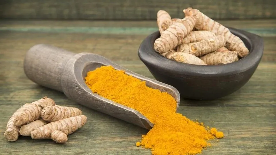 Ăn nghệ thường xuyên nó có thể giúp kích thích túi mật đến giảm viêm, thậm chí nó có thể làm giảm các triệu chứng của PCOS vì nghệ chứa Curcumin. Ảnh: Shutterstock. Đây là những lý do bạn cần ăn nghệ thường xuyên.jpg